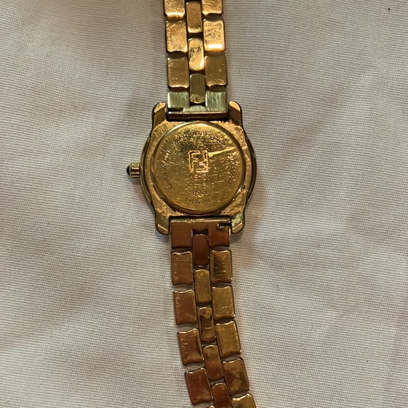 Vintage Fendi gold watch. - Picture 3 of 5